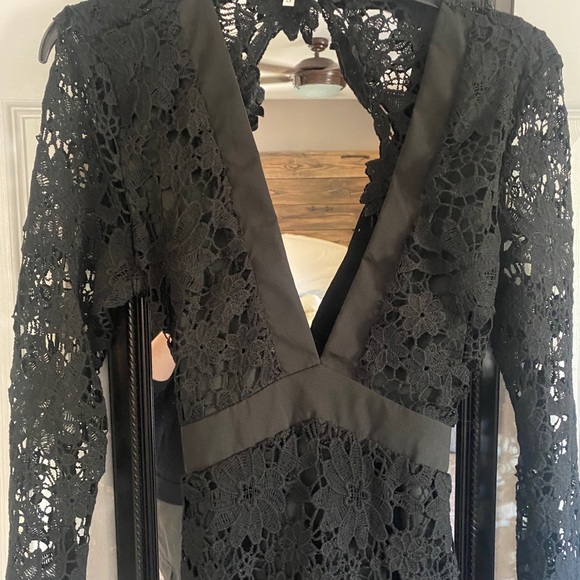 Gorgeous Black lace  evening dress. - Picture 11 of 12